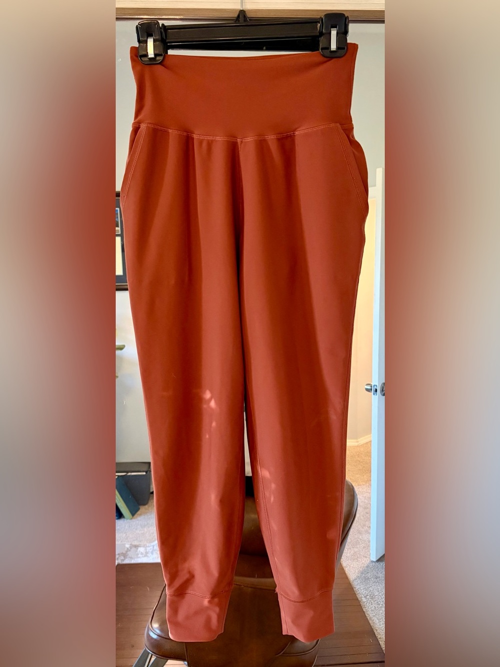 Old Navy Active Elevate joggers in a rust color size Small